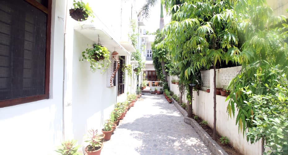 TG Stays Nizamuddin East, New Delhi 4
